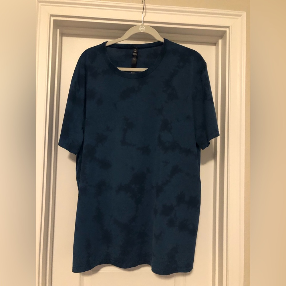 Lululemon men’s tie dye blue xxl tshirt
